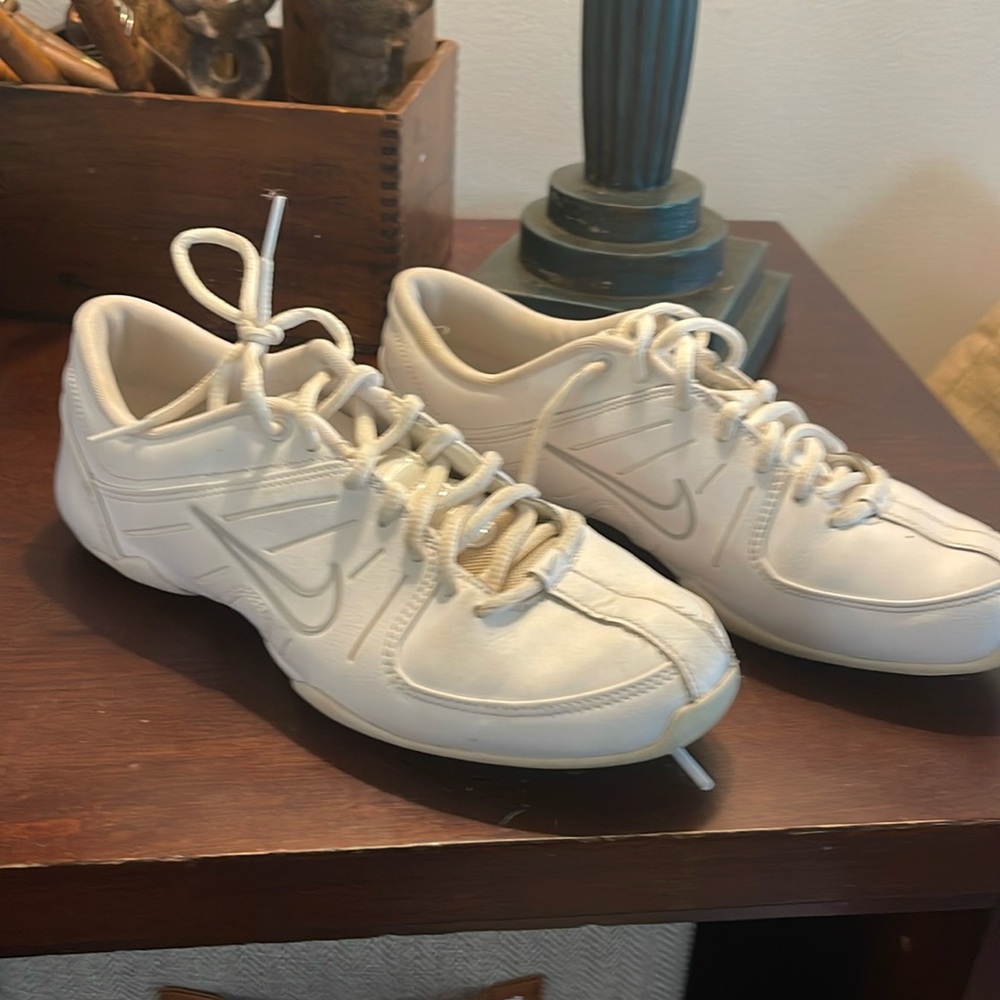 Nike cheer shoes